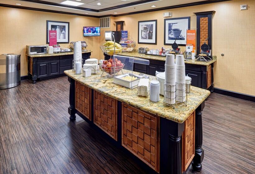 هتل Hampton Inn & Suites Longview North