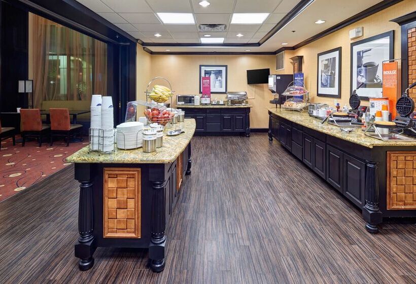 هتل Hampton Inn & Suites Longview North