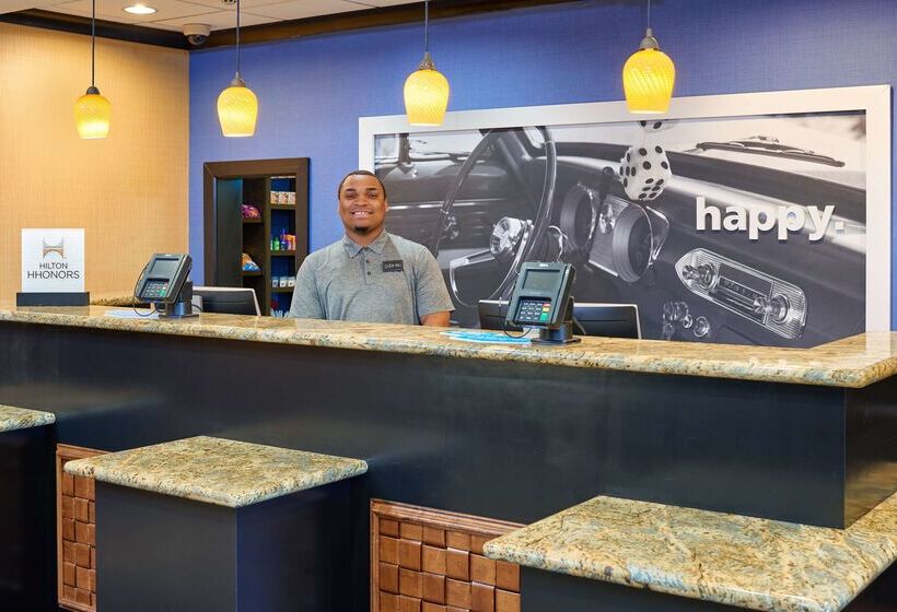هتل Hampton Inn & Suites Longview North