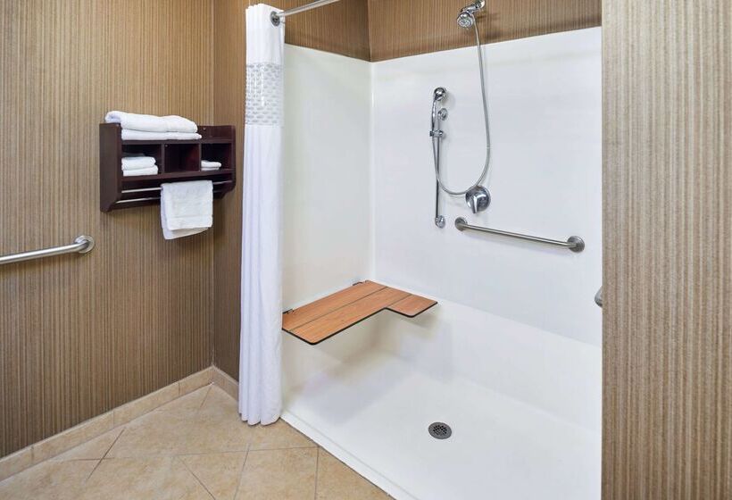 هتل Hampton Inn & Suites Longview North