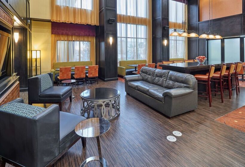 هتل Hampton Inn & Suites Longview North