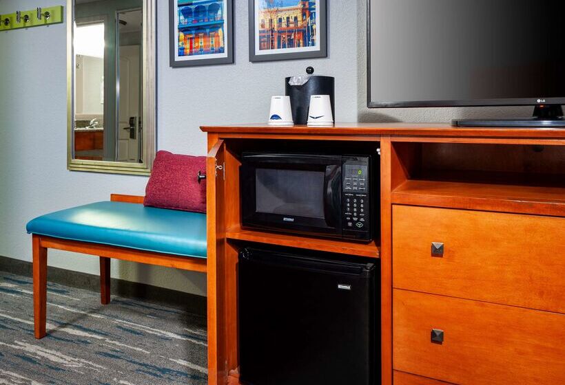 هتل Hampton Inn & Suites Mobile I 65@ Airport Blvd