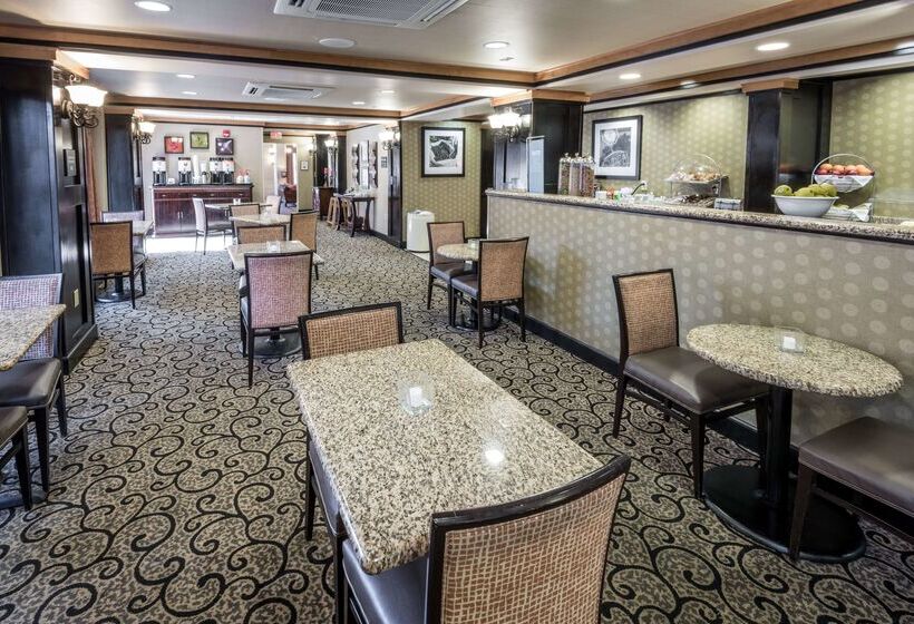 هتل Hampton Inn & Suites Montgomery Downtown