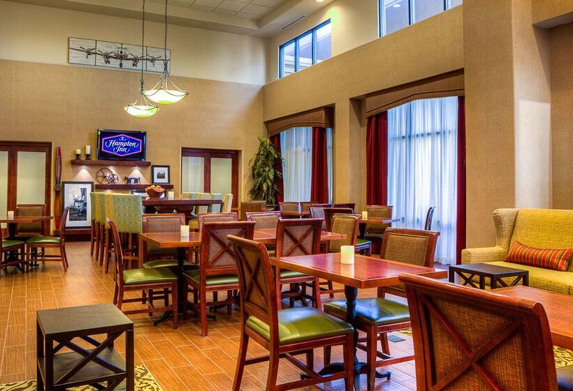 Отель Hampton Inn & Suites Mountain Home