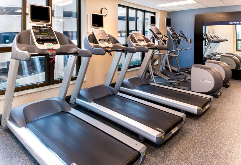 هتل Hampton Inn & Suites National Harbor   Alexandria Area