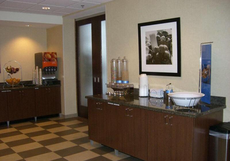 هتل Hampton Inn & Suites Pueblo/north