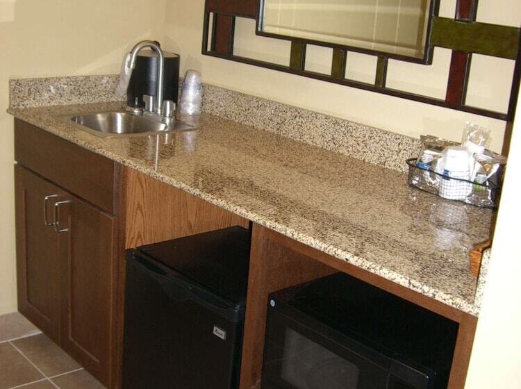 هتل Hampton Inn & Suites Pueblo/north