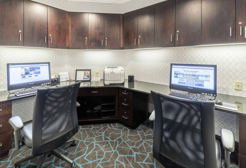 هتل Hampton Inn & Suites Rochester North