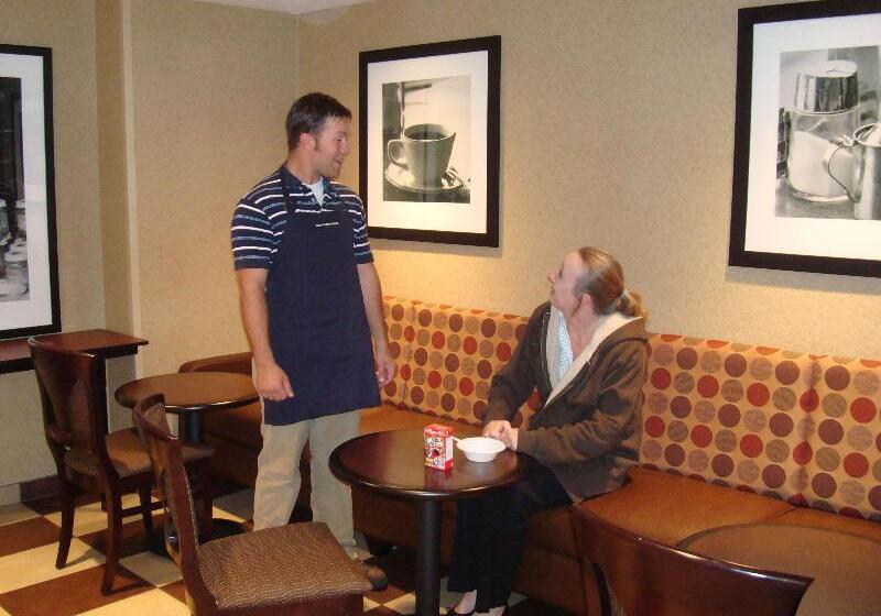 هتل Hampton Inn & Suites Rochester North