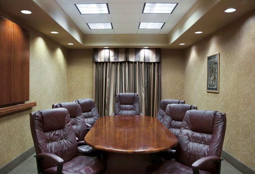 هتل Hampton Inn & Suites Brownsville