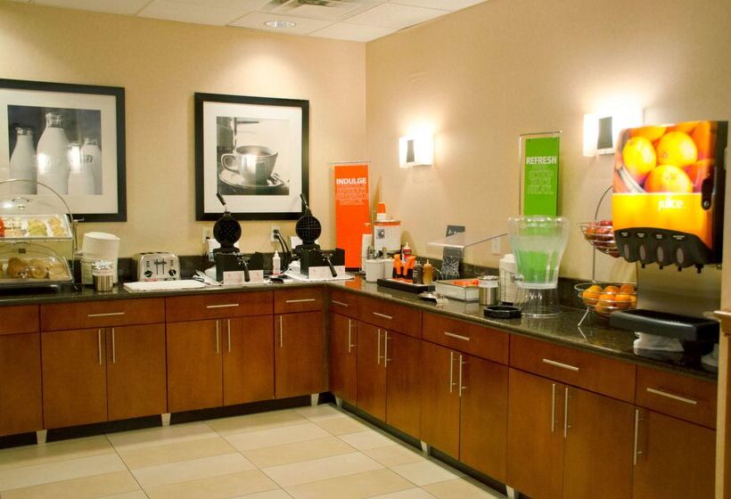 בית מלון כפרי Hampton Inn And Suites College Station