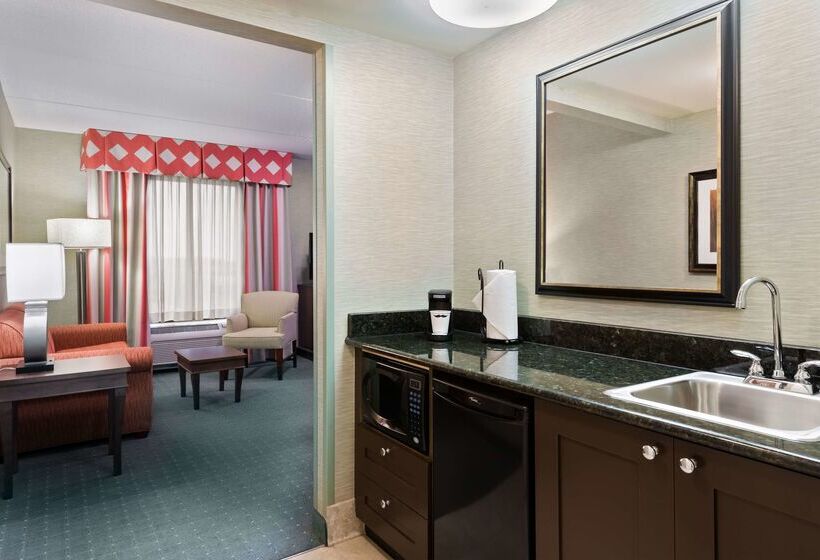 هتل Hampton Inn & Suites Columbus Polaris