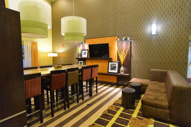 هتل Hampton Inn & Suites Lake City