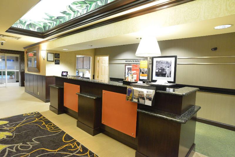 هتل Hampton Inn & Suites Lake City