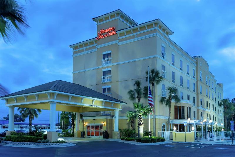 هتل Hampton Inn & Suites Lake City