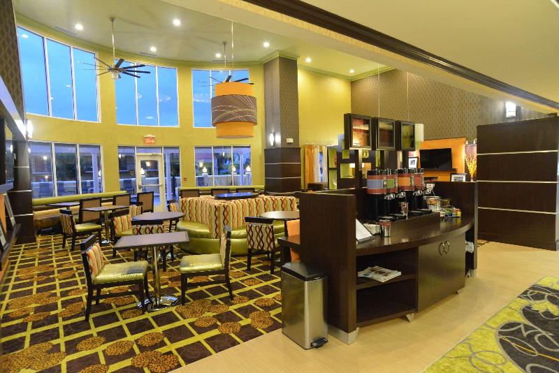 هتل Hampton Inn & Suites Lake City