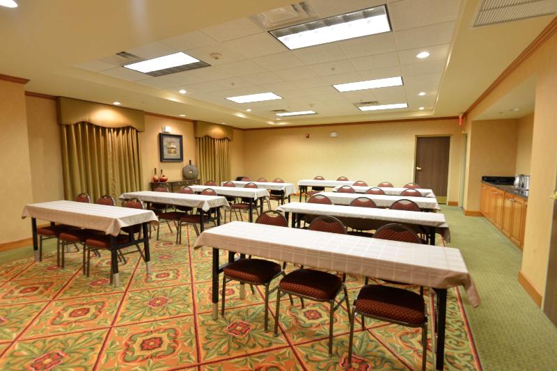 هتل Hampton Inn & Suites Lake City