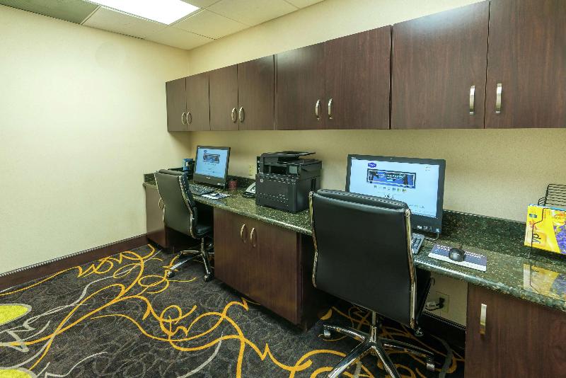 هتل Hampton Inn & Suites Lake City
