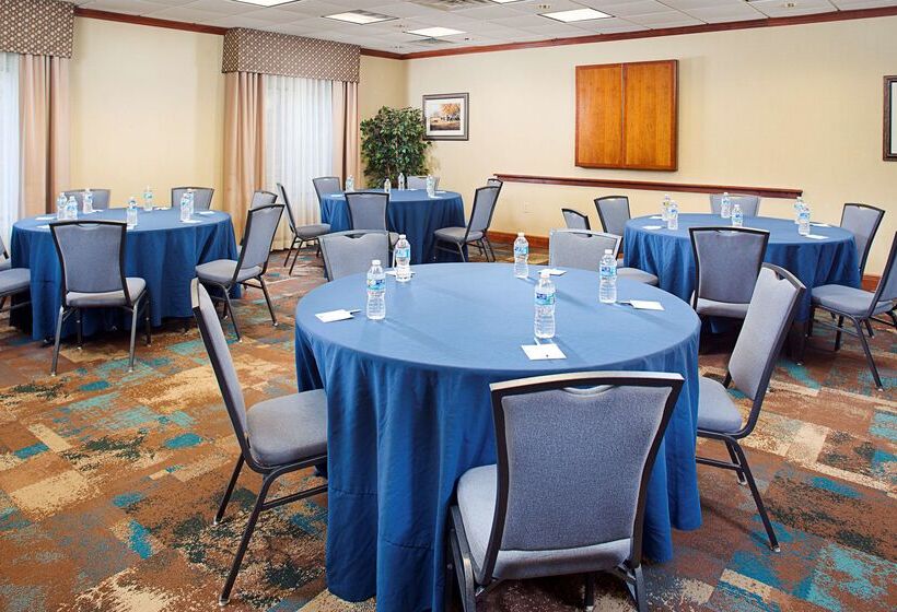 Отель Hampton Inn & Suites Mansfield