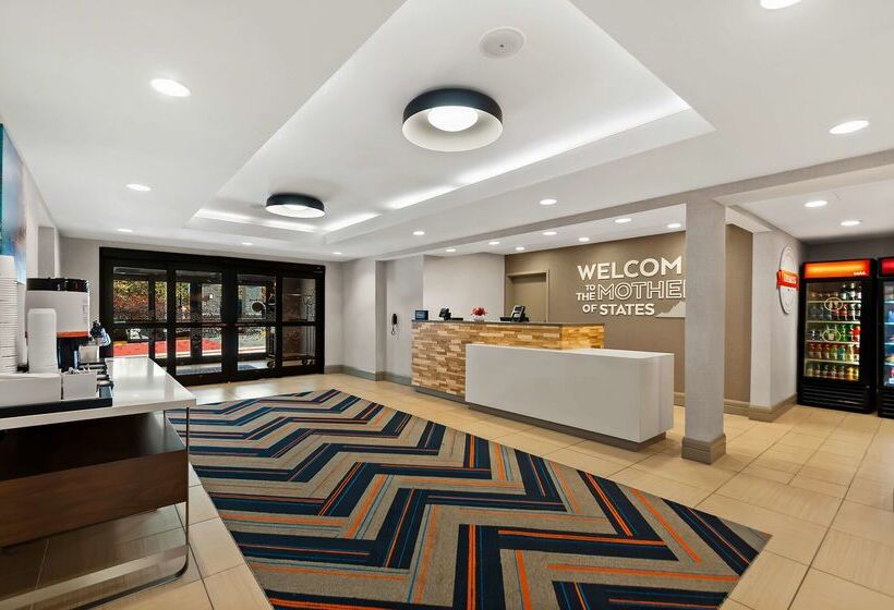 هتل Hampton Inn & Suites Fort Belvoir Alexandria South