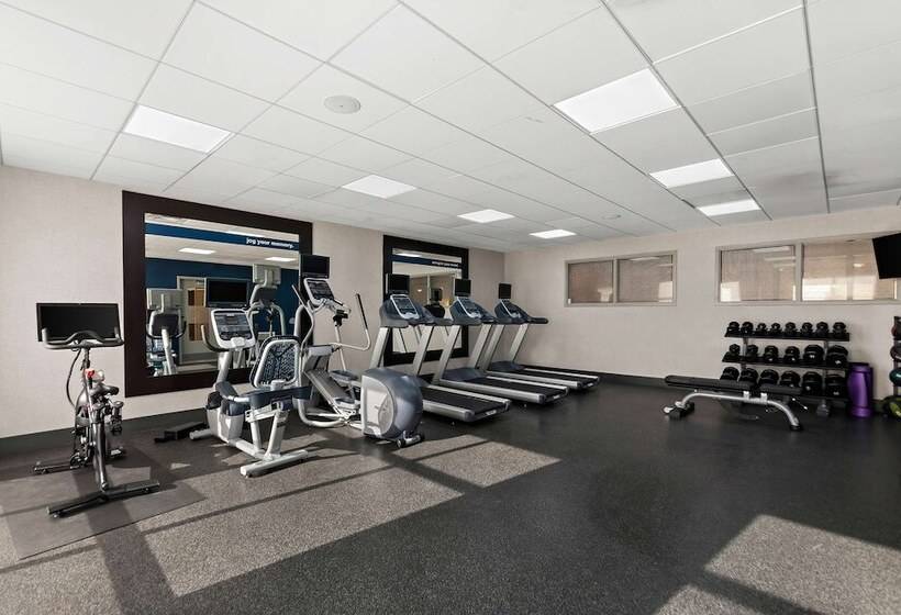 هتل Hampton Inn & Suites Fort Belvoir Alexandria South