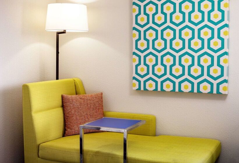 Отель Hampton Inn & Suites Parker