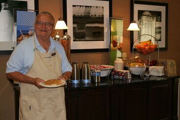 هتل Hampton Inn & Suites Wilder