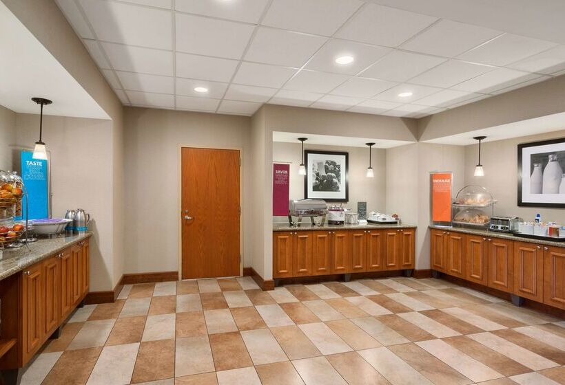 هتل Hampton Inn & Suites Williamsburg Central