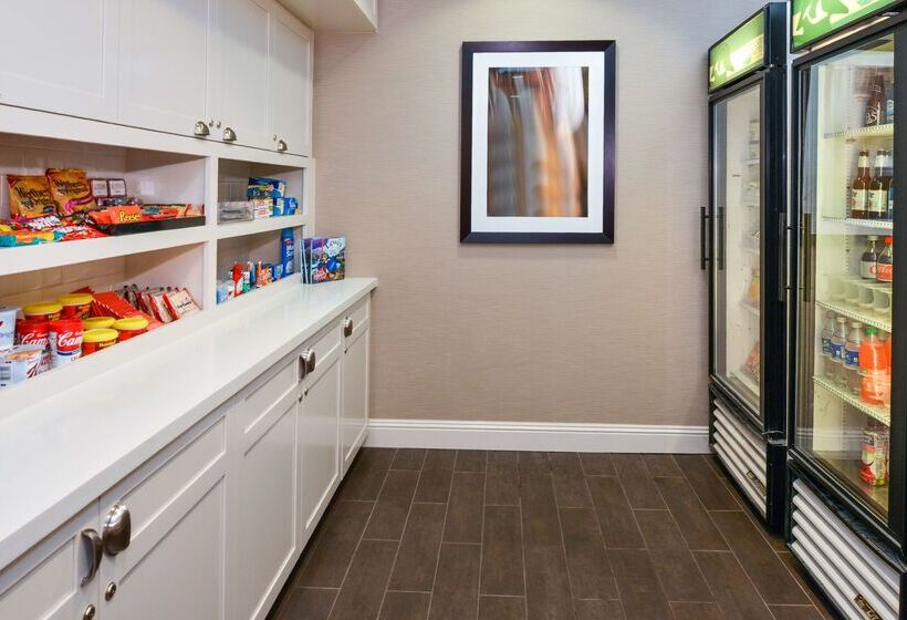 هتل Homewood Suites By Hilton Fresno