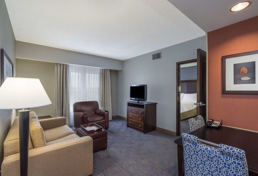 هتل Homewood Suites By Hilton Louisvilleeast