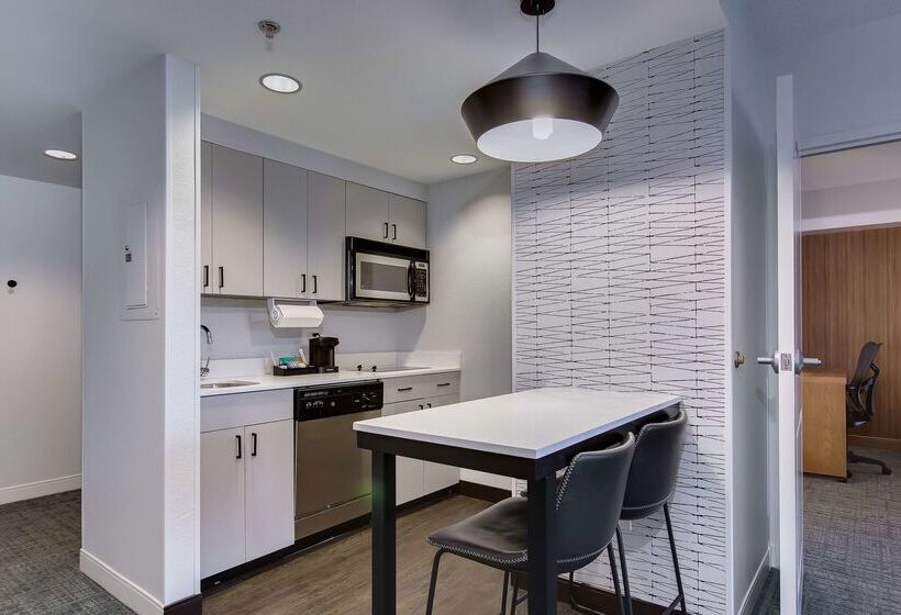 هتل Homewood Suites By Hilton Louisvilleeast