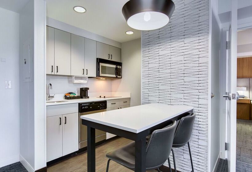 هتل Homewood Suites By Hilton Louisvilleeast