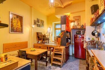 هتل Hostel Lollis Homestay Dresden