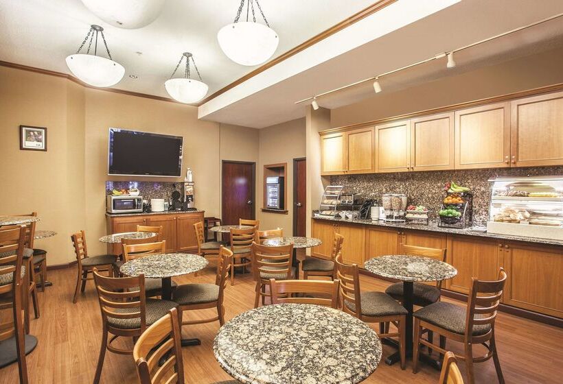 هتل La Quinta Inn & Suites By Wyndham Portland Airport