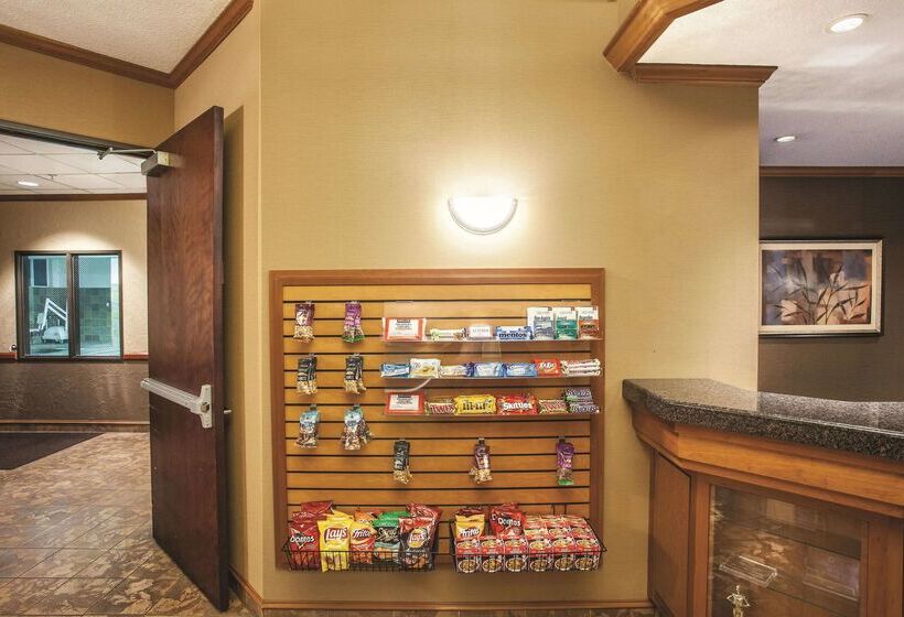 هتل La Quinta By Wyndham Portland Airport