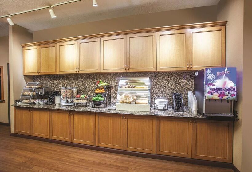 هتل La Quinta By Wyndham Portland Airport