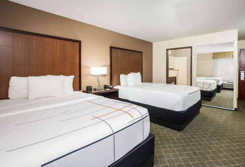 هتل La Quinta By Wyndham Portland Airport