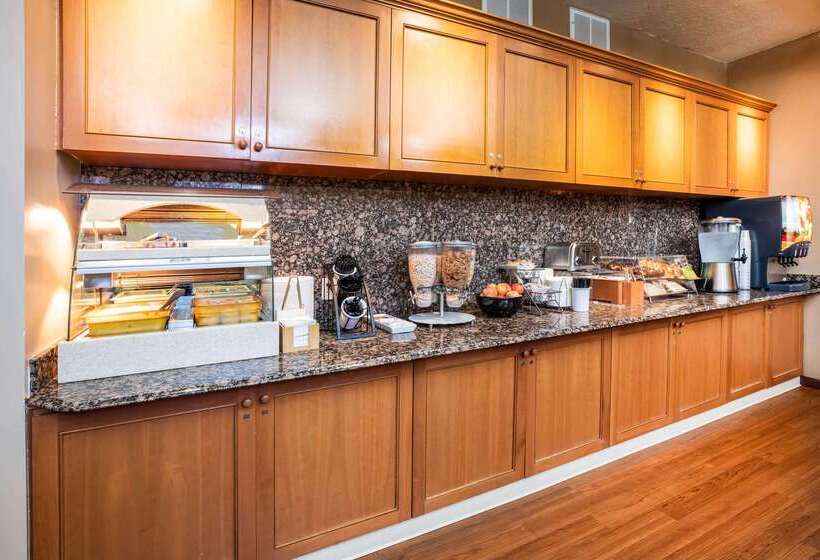 هتل La Quinta By Wyndham Portland Airport