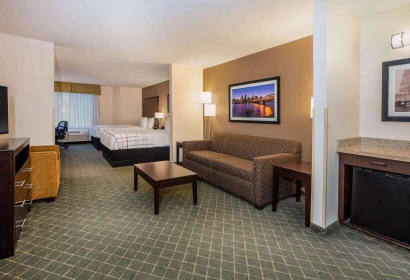 هتل La Quinta By Wyndham Portland Airport