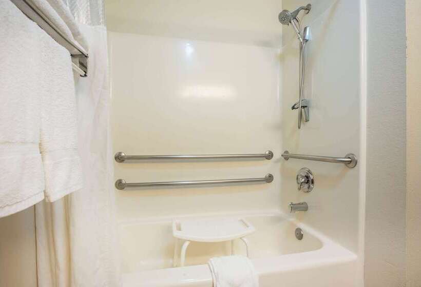 هتل La Quinta By Wyndham Portland Airport