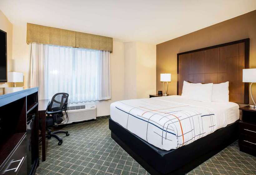 هتل La Quinta By Wyndham Portland Airport