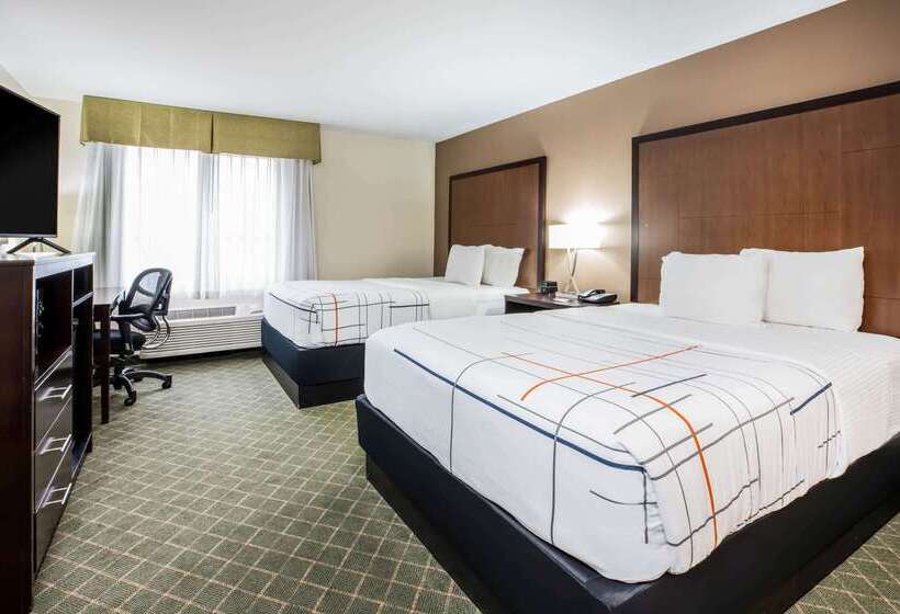 هتل La Quinta Inn & Suites By Wyndham Portland Airport