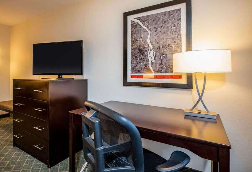 هتل La Quinta Inn & Suites By Wyndham Portland Airport