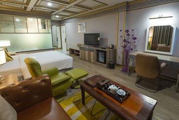 هتل Lotus Saigon