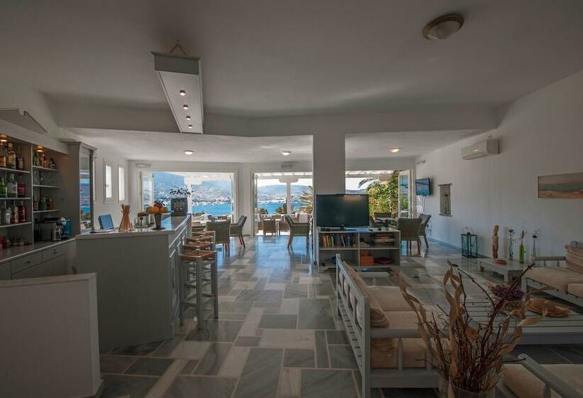 هتل Akrotiri