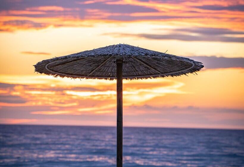 هتل Almyros Beach