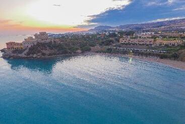 هتل Falconara Greenblu Resort