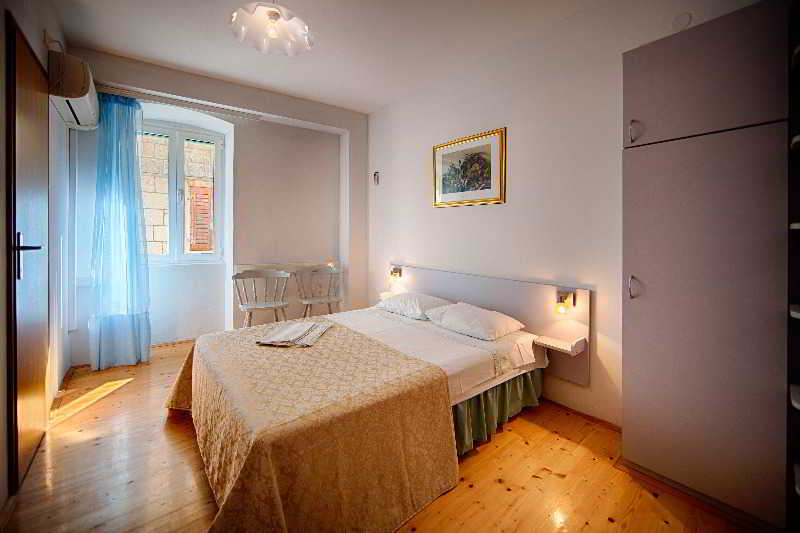 ホテル Komiza Provita Guesthouse