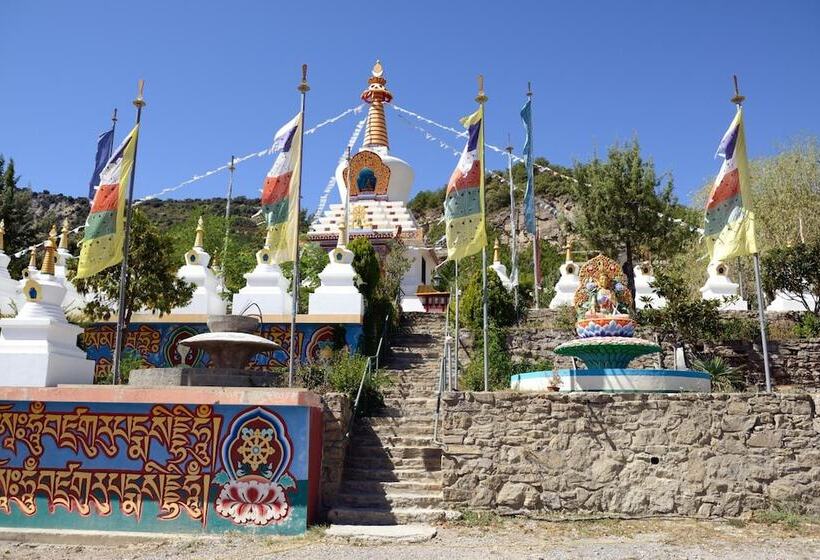 Отель Los Nogales