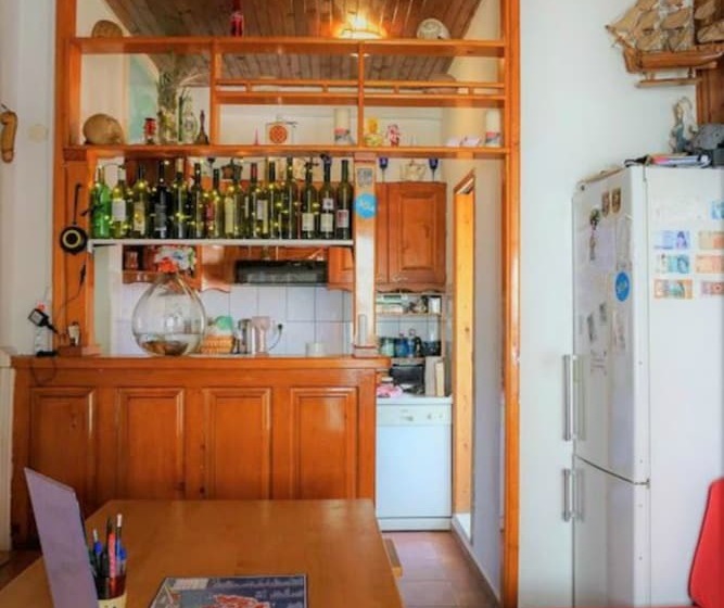 בית מלון כפרי The City Place Hostel